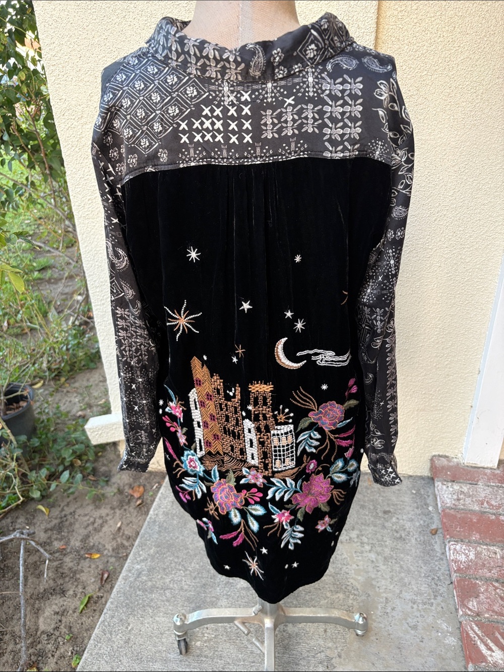 Johnny Was Workshop 100% Silk Embroidered plush Velvet Blouse/Tunic. Worn once - Picture 8 of 15